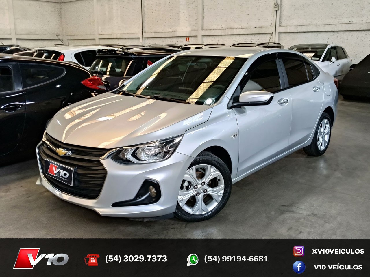 CHEVROLET - ONIX - 2022/2023 - Prata - R$ 74.900,00