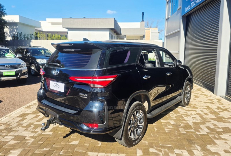 HILUX SW4 2.8 4X4 SRX PLATINUM TURBO 7 LUGARES DIESEL 4P AUTOMÁTICO - 2024 - LAJEADO