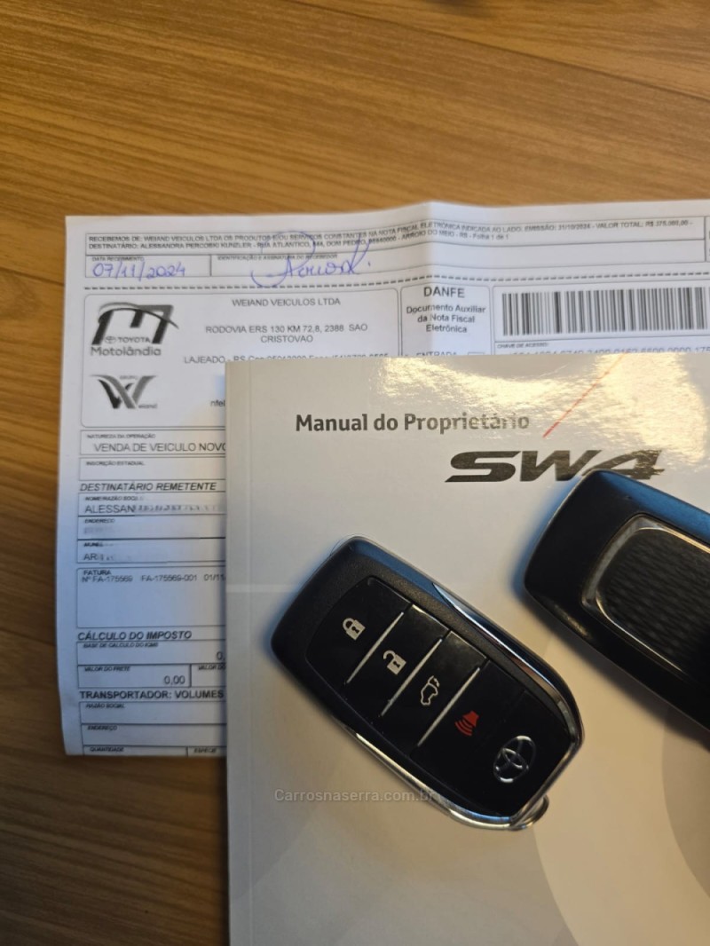 HILUX SW4 2.8 4X4 SRX PLATINUM TURBO 7 LUGARES DIESEL 4P AUTOMÁTICO - 2024 - LAJEADO