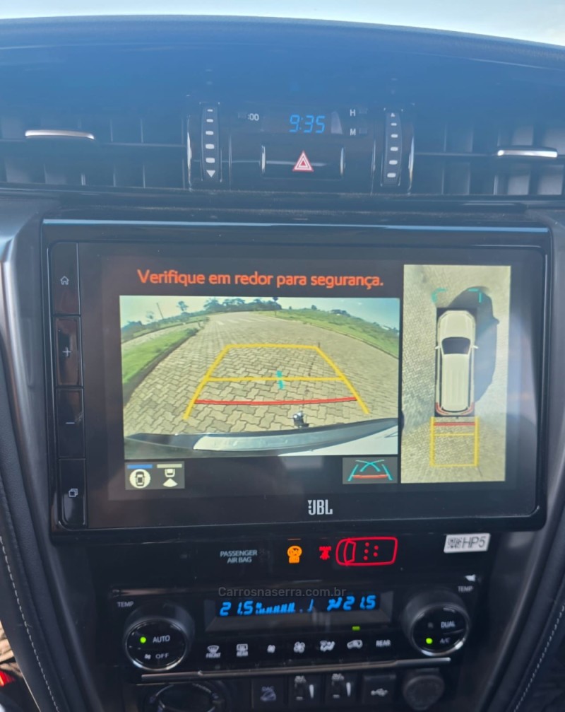 HILUX SW4 2.8 4X4 SRX PLATINUM TURBO 7 LUGARES DIESEL 4P AUTOMÁTICO - 2024 - LAJEADO