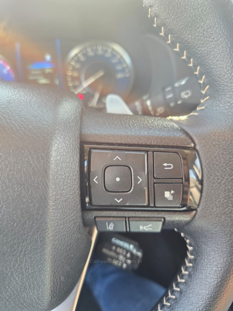HILUX SW4 2.8 4X4 SRX PLATINUM TURBO 7 LUGARES DIESEL 4P AUTOMÁTICO - 2024 - LAJEADO