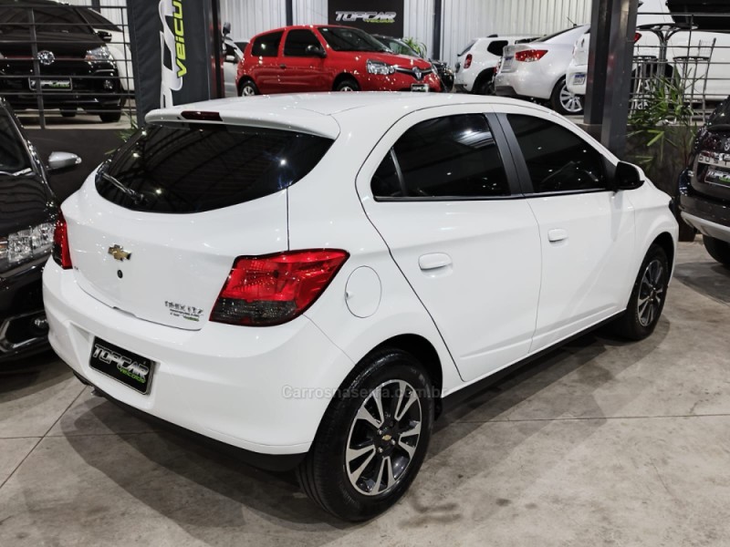 ONIX 1.4 MPFI LTZ 8V FLEX 4P MANUAL - 2015 - CAMPO BOM