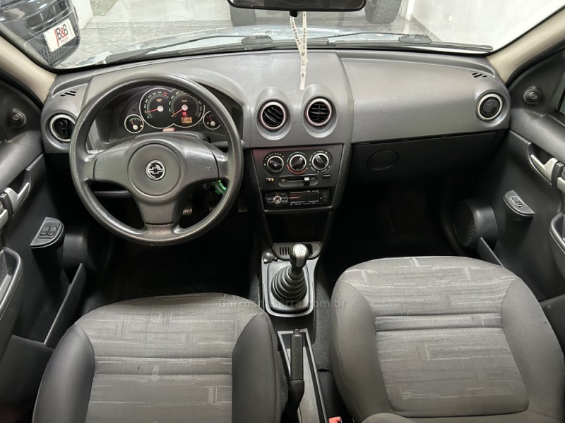 PRISMA 1.0 MPFI VHCE MAXX 8V FLEX 4P MANUAL - 2010 - NOVA PRATA