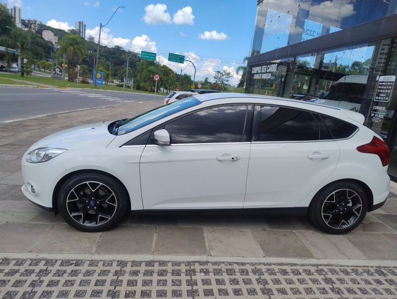 FOCUS 2.0 TITANIUM HATCH 16V FLEX 4P AUTOMÁTICO - 2015 - CAXIAS DO SUL