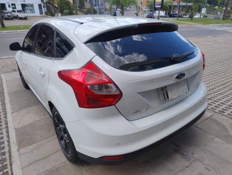 FOCUS 2.0 TITANIUM HATCH 16V FLEX 4P AUTOMÁTICO - 2015 - CAXIAS DO SUL