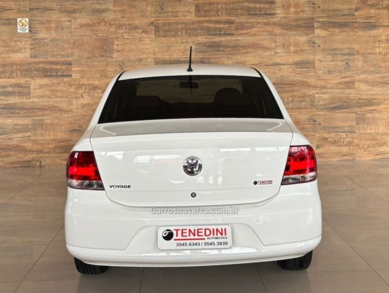 VOYAGE 1.0 MI 8V FLEX 4P MANUAL - 2010 - IGREJINHA