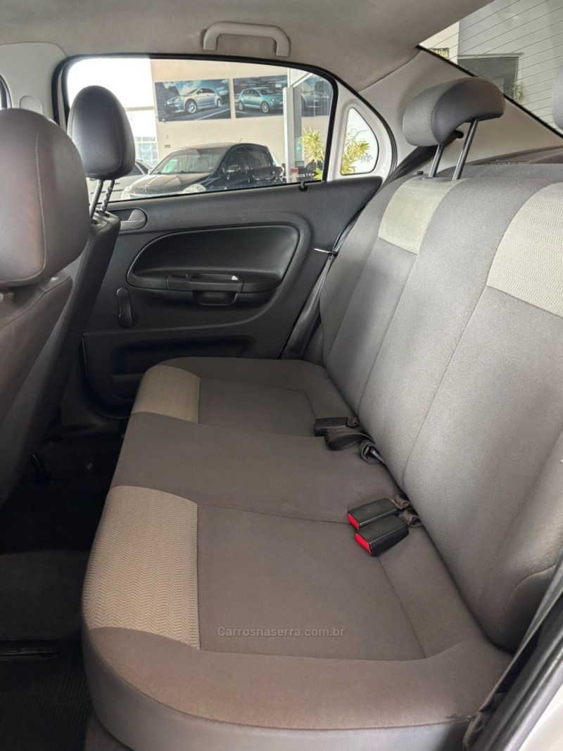 VOYAGE 1.0 MI 8V FLEX 4P MANUAL - 2010 - IGREJINHA