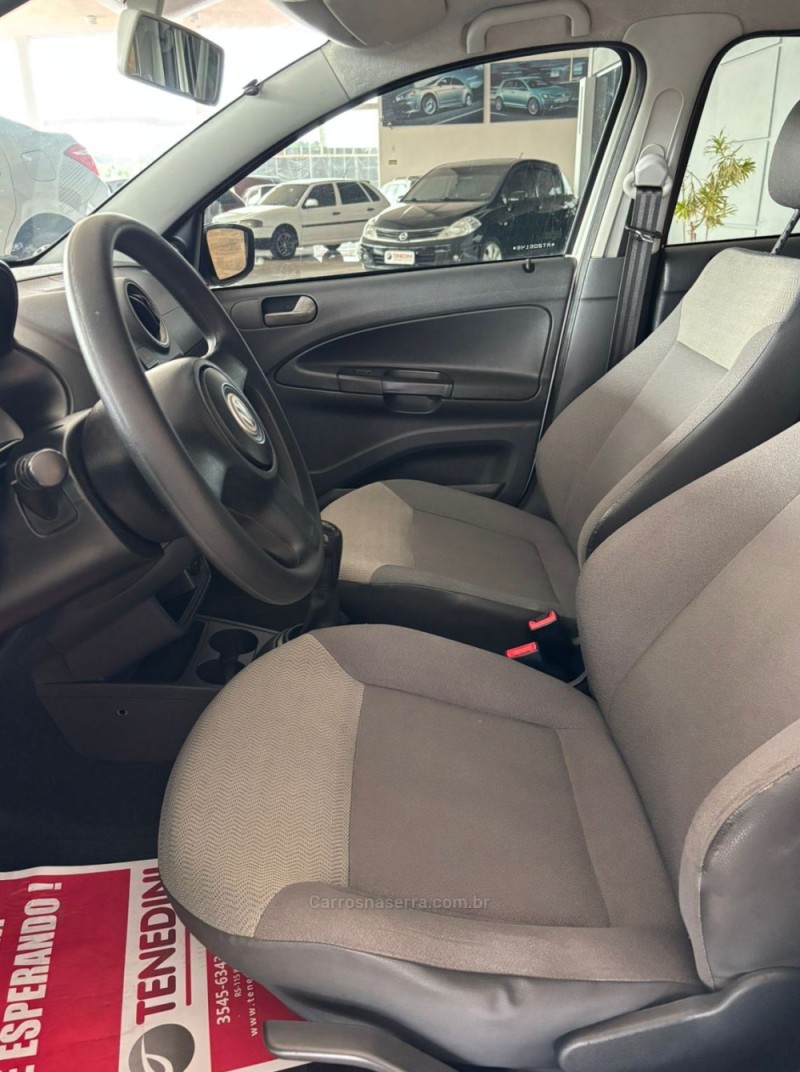 VOYAGE 1.0 MI 8V FLEX 4P MANUAL - 2010 - IGREJINHA