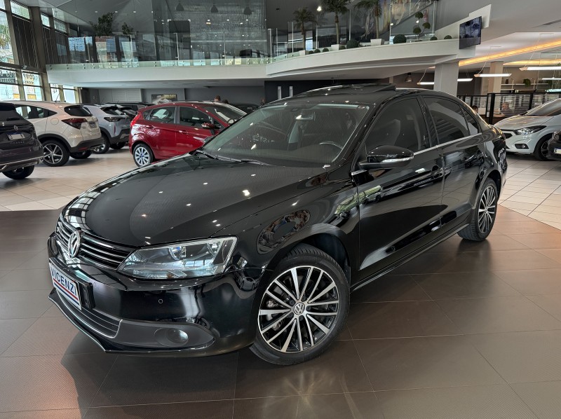 JETTA 2.0 TSI DSG HIGHLINE 200CV GASOLINA 4P AUTOMÁTICO - 2012 - FARROUPILHA