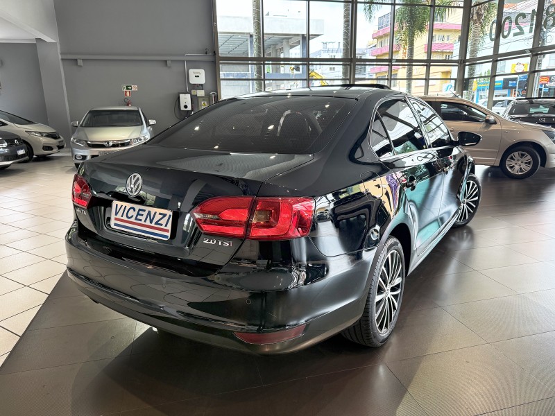 JETTA 2.0 TSI DSG HIGHLINE 200CV GASOLINA 4P AUTOMÁTICO - 2012 - FARROUPILHA