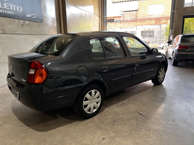 CLIO 1.0 RN SEDAN 16V GASOLINA 4P MANUAL - 2002 - CAXIAS DO SUL