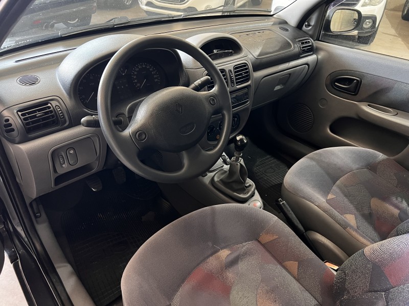 CLIO 1.0 RN SEDAN 16V GASOLINA 4P MANUAL - 2002 - CAXIAS DO SUL
