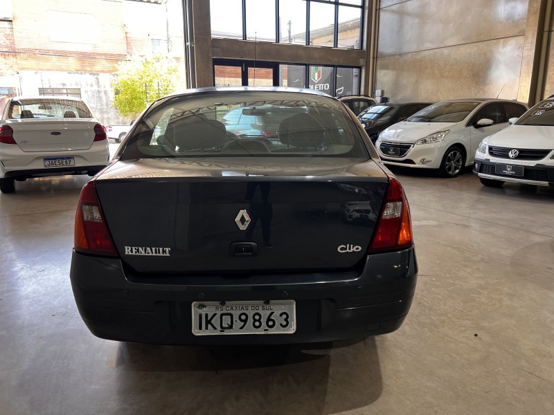 CLIO 1.0 RN SEDAN 16V GASOLINA 4P MANUAL - 2002 - CAXIAS DO SUL