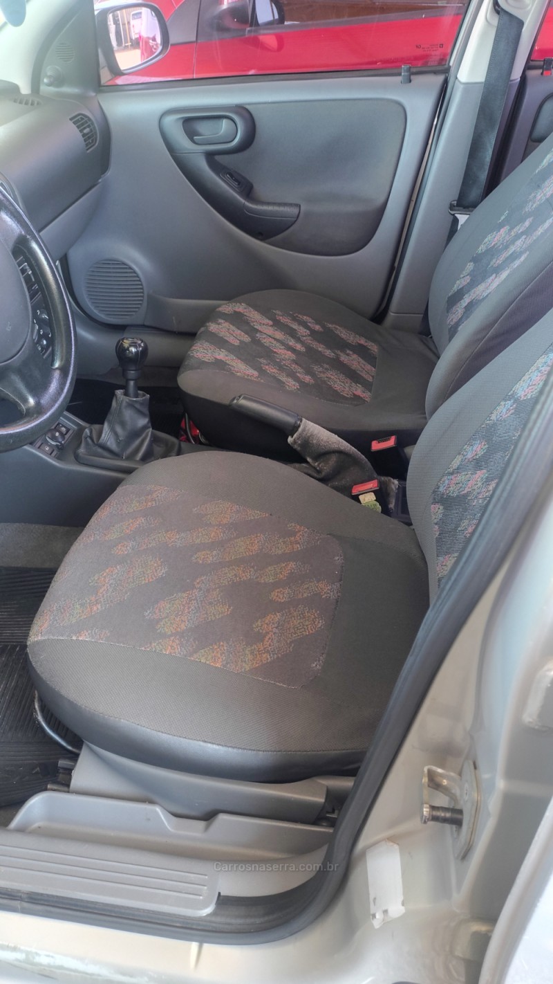 CORSA 1.8 MPFI MAXX 8V FLEX 4P MANUAL - 2004 - SAPIRANGA