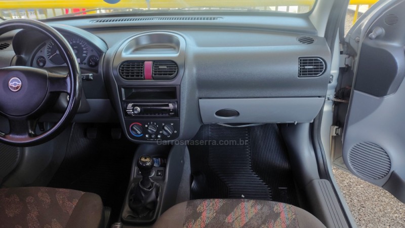 CORSA 1.8 MPFI MAXX 8V FLEX 4P MANUAL - 2004 - SAPIRANGA