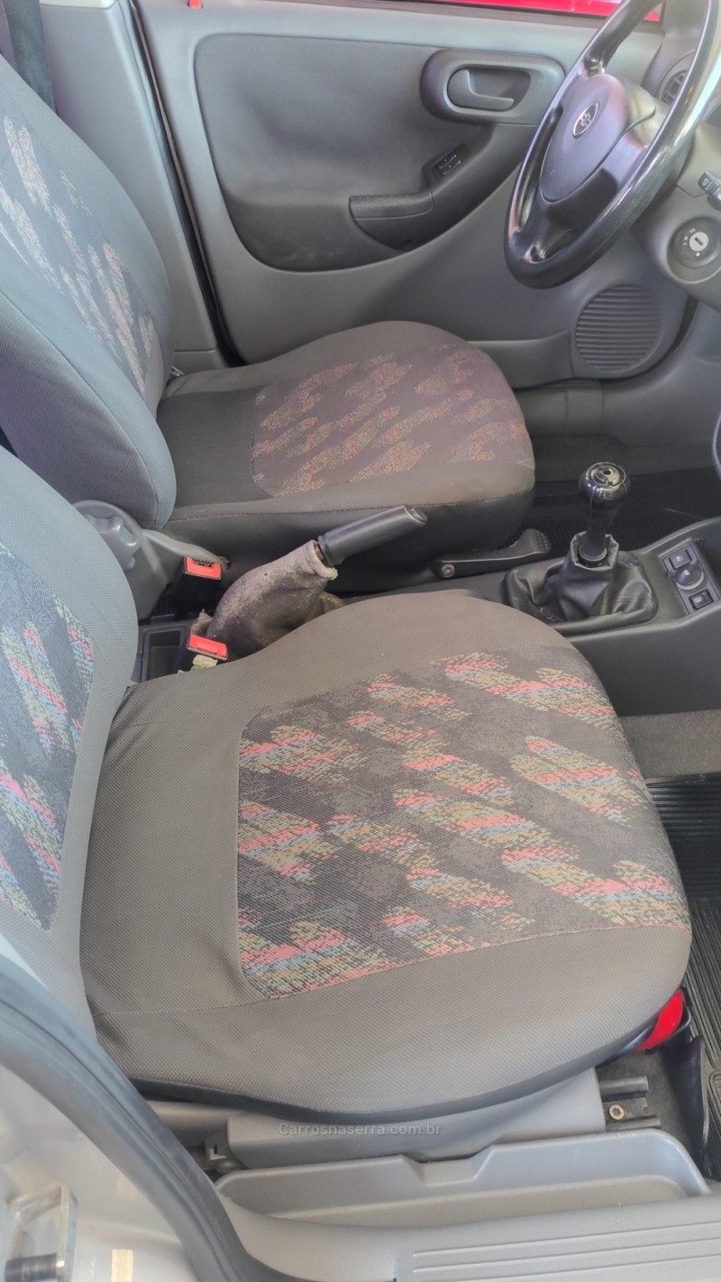 CORSA 1.8 MPFI MAXX 8V FLEX 4P MANUAL - 2004 - SAPIRANGA