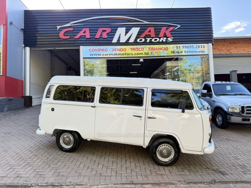 kombi 1.6 mi std lotacao 8v gasolina 3p manual 2014 dois irmaos