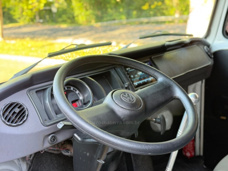 KOMBI 1.6 MI STD LOTAÇÃO 8V GASOLINA 3P MANUAL - 2014 - DOIS IRMãOS