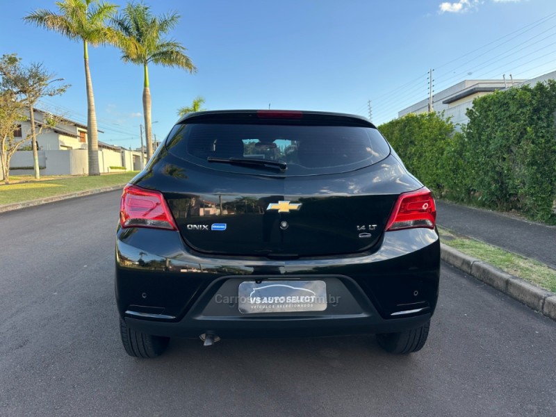 ONIX 1.4 MPFI LT 8V FLEX 4P MANUAL - 2018 - SãO LEOPOLDO