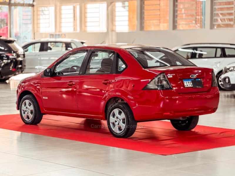 FIESTA 1.6 MPI CLASS SEDAN 8V FLEX 4P MANUAL - 2013 - NOVA PRATA
