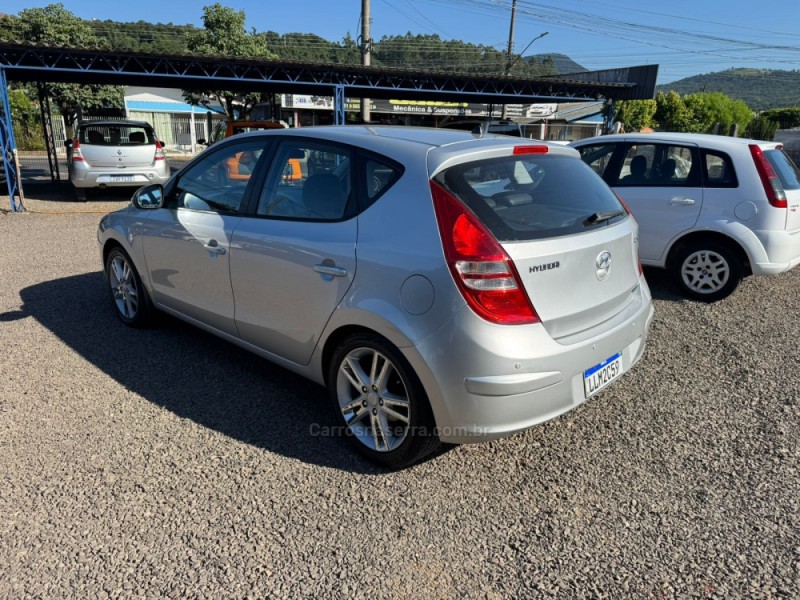 I30 2.0 MPI 16V GASOLINA 4P MANUAL - 2011 - IGREJINHA