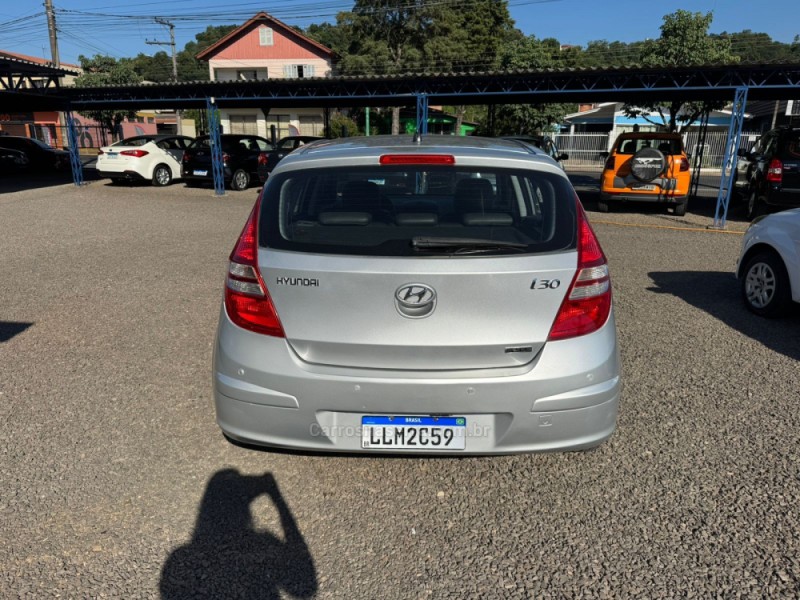 I30 2.0 MPI 16V GASOLINA 4P MANUAL - 2011 - IGREJINHA