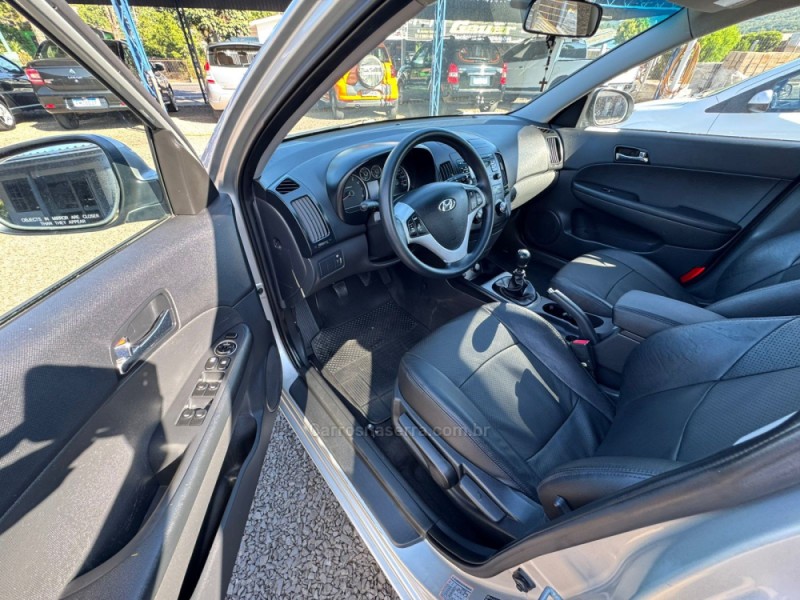 I30 2.0 MPI 16V GASOLINA 4P MANUAL - 2011 - IGREJINHA