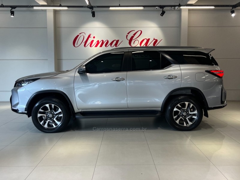 HILUX SW4 2.8 4X4 SRX PLATINUM TURBO 7 LUGARES DIESEL 4P AUTOMÁTICO - 2024 - FLORES DA CUNHA