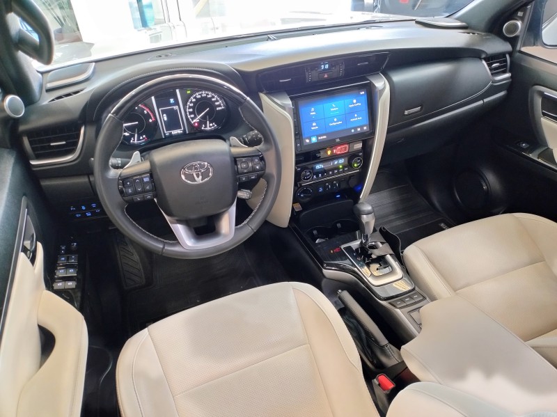 HILUX SW4 2.8 4X4 DIAMOND 16V TURBO DIESEL 4P 7 LUGARES AUTOMATICO - 2024 - BENTO GONçALVES