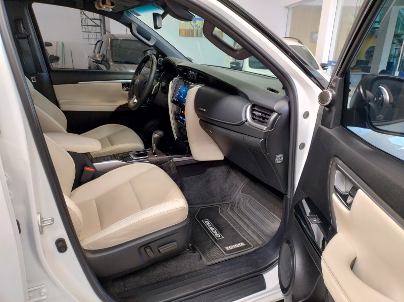 HILUX SW4 2.8 4X4 DIAMOND 16V TURBO DIESEL 4P 7 LUGARES AUTOMATICO - 2024 - BENTO GONçALVES