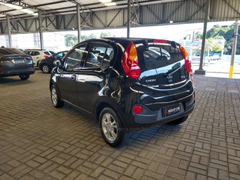 QQ 1.0 MPFI LOOK 12V GASOLINA 4P MANUAL - 2020 - CAXIAS DO SUL