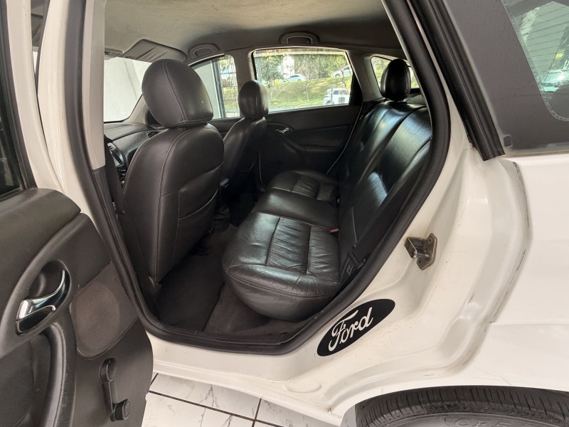 FOCUS 1.6 8V GASOLINA 4P MANUAL - 2004 - CAXIAS DO SUL