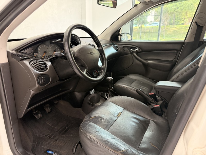 FOCUS 1.6 8V GASOLINA 4P MANUAL - 2004 - CAXIAS DO SUL