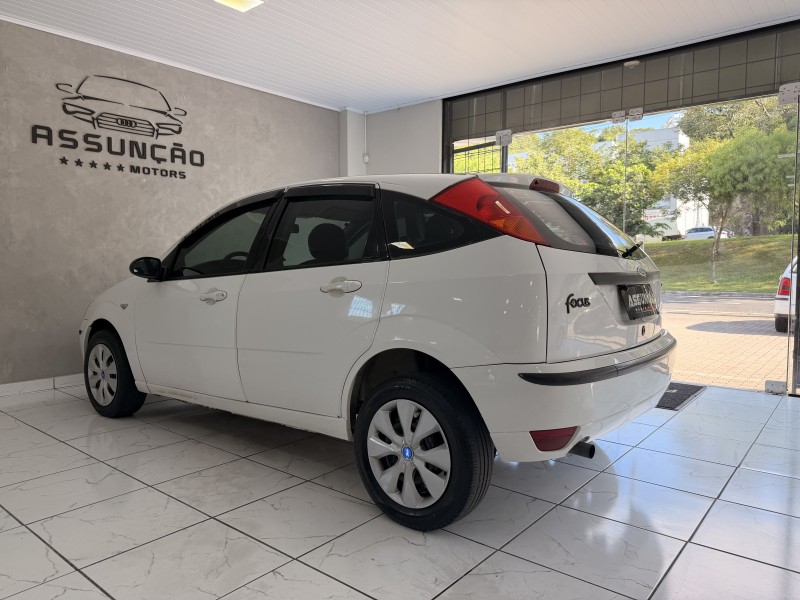 FOCUS 1.6 8V GASOLINA 4P MANUAL - 2004 - CAXIAS DO SUL