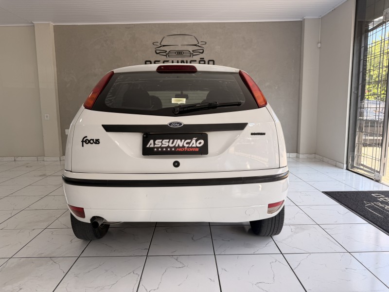 FOCUS 1.6 8V GASOLINA 4P MANUAL - 2004 - CAXIAS DO SUL