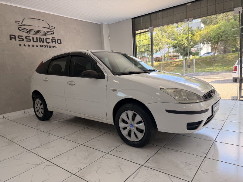 FOCUS 1.6 8V GASOLINA 4P MANUAL - 2004 - CAXIAS DO SUL