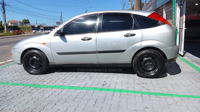 FOCUS 1.8 16V GASOLINA 4P MANUAL - 2001 - CAXIAS DO SUL