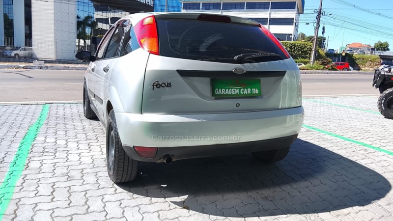 FOCUS 1.8 16V GASOLINA 4P MANUAL - 2001 - CAXIAS DO SUL