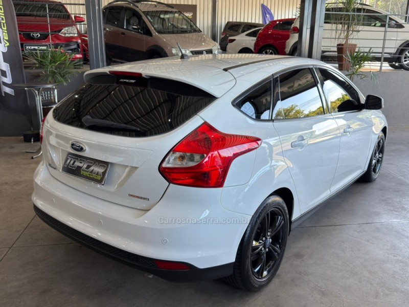 FOCUS 1.6 SE HATCH 16V FLEX 4P AUTOMÁTICO - 2015 - CAMPO BOM