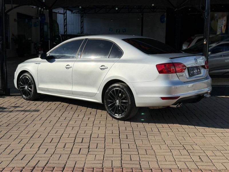 JETTA 2.0 TSI HIGHLINE 200CV GASOLINA 4P TIPTRONIC - 2011 - LAGOA VERMELHA