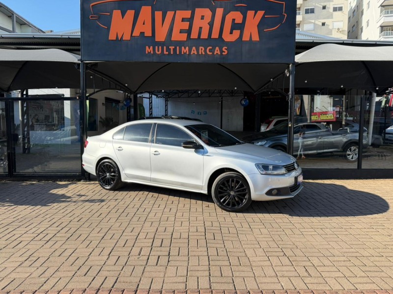 JETTA 2.0 TSI HIGHLINE 200CV GASOLINA 4P TIPTRONIC - 2011 - LAGOA VERMELHA