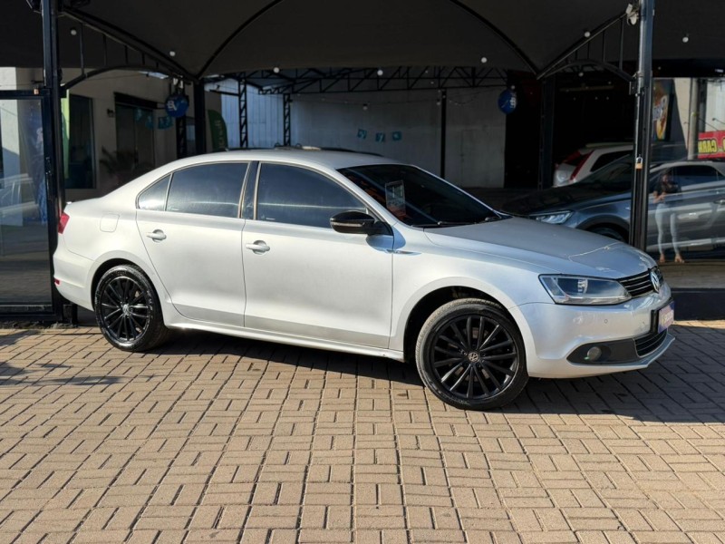 JETTA 2.0 TSI HIGHLINE 200CV GASOLINA 4P TIPTRONIC - 2011 - LAGOA VERMELHA