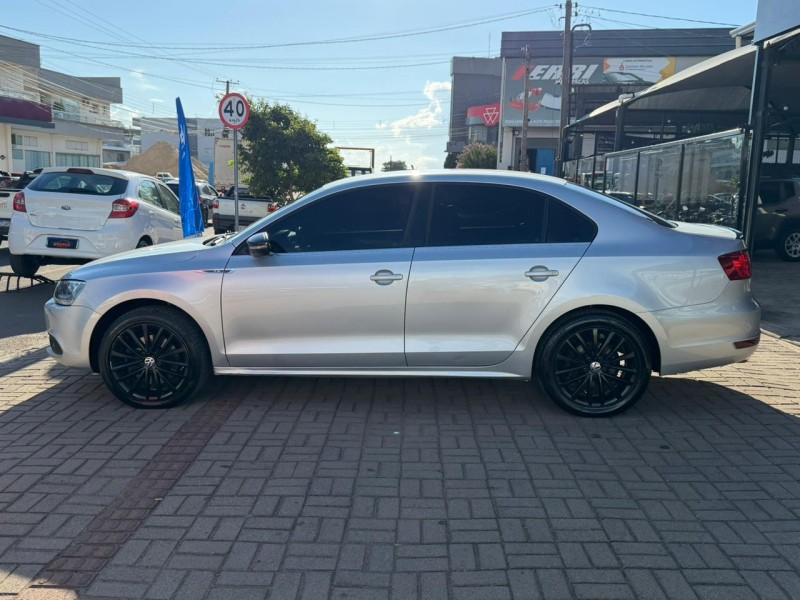 JETTA 2.0 TSI HIGHLINE 200CV GASOLINA 4P TIPTRONIC - 2011 - LAGOA VERMELHA