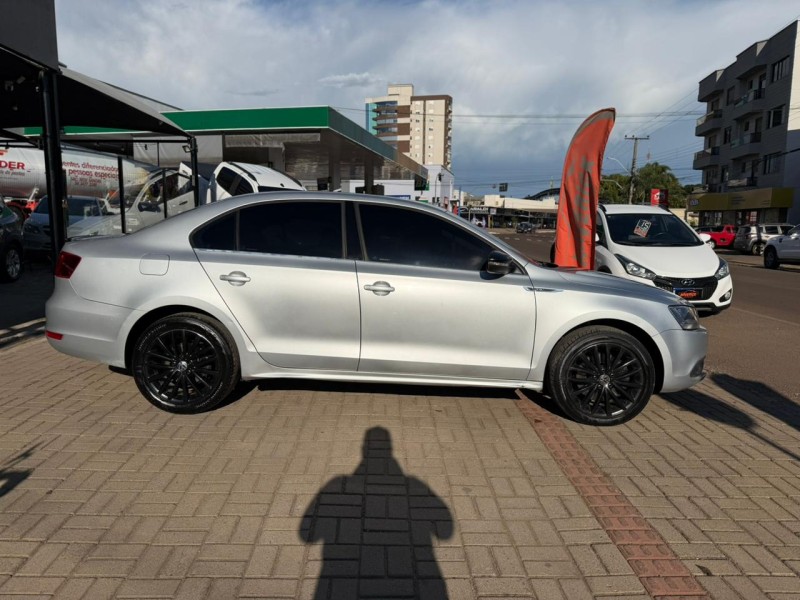 JETTA 2.0 TSI HIGHLINE 200CV GASOLINA 4P TIPTRONIC - 2011 - LAGOA VERMELHA