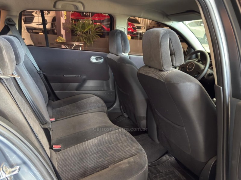 MÉGANE 2.0 DYNAMIQUE GRAND TOUR 16V GASOLINA 4P MANUAL - 2012 - CAMPO BOM