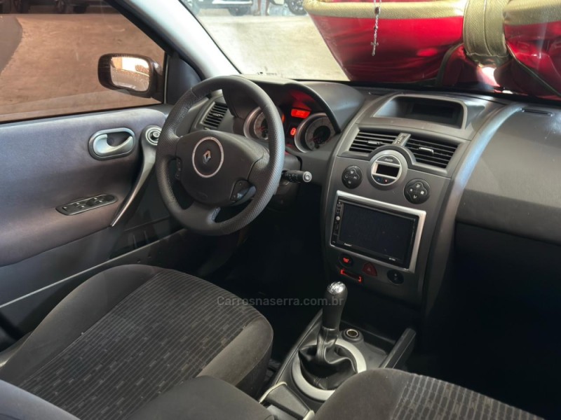 MÉGANE 2.0 DYNAMIQUE GRAND TOUR 16V GASOLINA 4P MANUAL - 2012 - CAMPO BOM