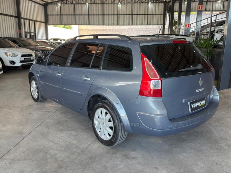 MÉGANE 2.0 DYNAMIQUE GRAND TOUR 16V GASOLINA 4P MANUAL - 2012 - CAMPO BOM