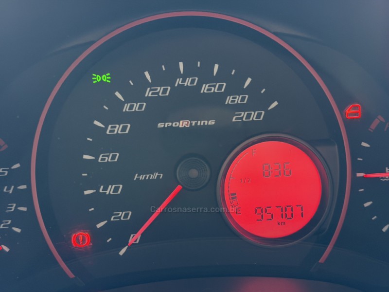 UNO 1.4 EVO SPORTING 8V FLEX 4P MANUAL - 2013 - CAXIAS DO SUL