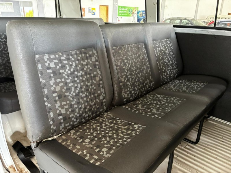 KOMBI 1.6 MI STD 8V GASOLINA 3P MANUAL - 2010 - BOM PRINCíPIO