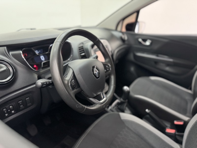 CAPTUR 1.6 16V SCE FLEX ZEN MANUAL - 2019 - CARLOS BARBOSA